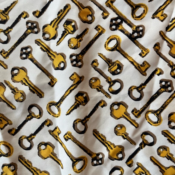 Vintage Antique Keys Scarf in excellent condition. Measurements are 25”x25”. - Picture 3 of 3